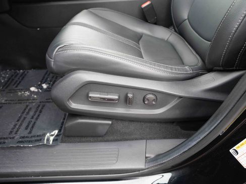 Used 2024 Honda Pilot Touring image 12