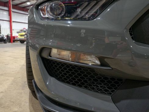 Used 2018 Ford Mustang Shelby GT350R w/ GT350R Equipment Group 920A RWD image 31