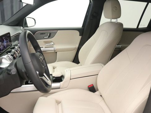 Used 2022 Mercedes-Benz GLB 250 image 32