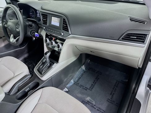 Used 2019 Hyundai Elantra SE image 29