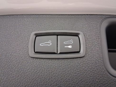 Used 2025 Porsche Macan image 37