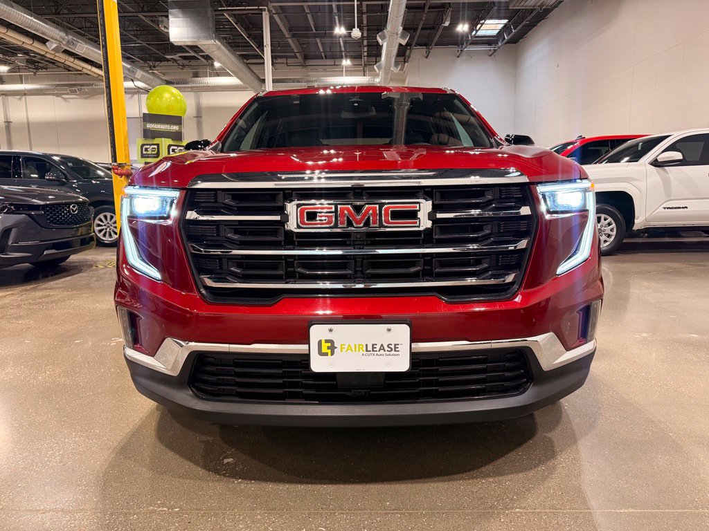 Used 2025 GMC Acadia Elevation w/ Elevation Premium Package FWD image 2