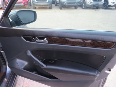 Used 2014 Volkswagen Passat TDI SEL Premium image 22
