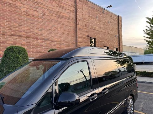 Used 2018 Mercedes-Benz Metris Passenger image 10