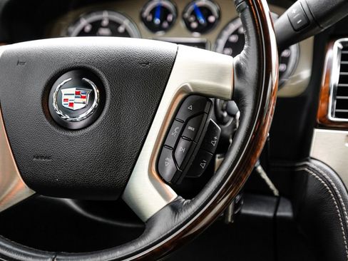 Used 2013 Cadillac Escalade Platinum AWD/4WD image 23