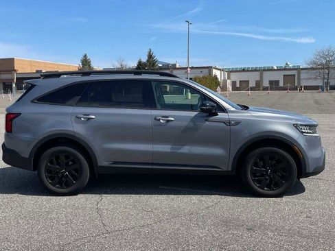 Used 2023 Kia Sorento S w/ Panoramic Sunroof Package image 2