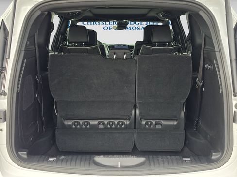 Used 2024 Chrysler Pacifica Limited AWD/4WD image 13