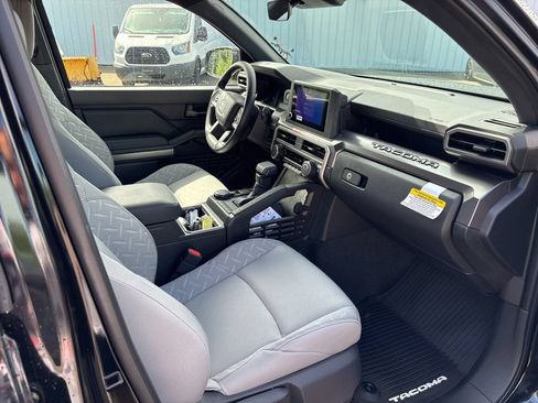 Certified 2026 Toyota Tacoma SR5 AWD/4WD image 18