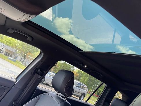 Used 2021 Volkswagen Tiguan SE R-Line image 21