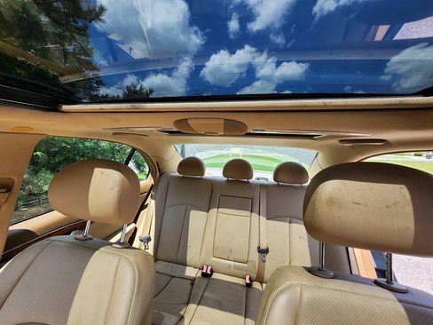 Used 2009 Mercedes-Benz E 350 4MATIC Sedan image 21