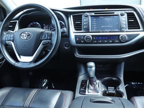 Used 2019 Toyota Highlander SE FWD image 27