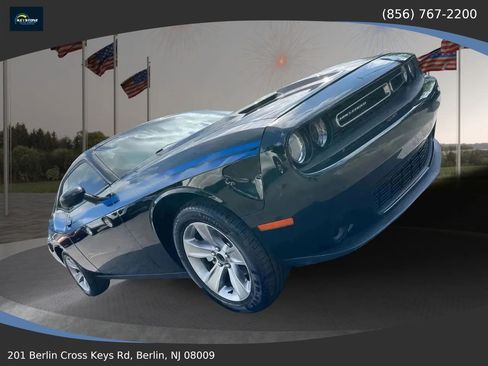 Used 2017 Dodge Challenger SXT w/ Driver Convenience Group RWD image 16