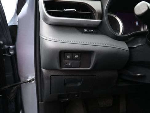 Used 2023 Toyota Highlander LE AWD/4WD image 12