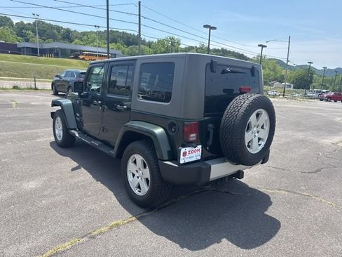 Used 2010 Jeep Wrangler Unlimited Sahara w/ Dual Top Group AWD/4WD image 6