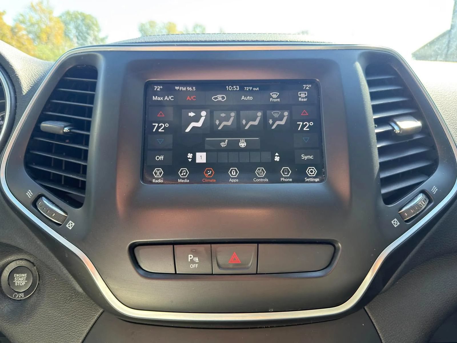 Used 2019 Jeep Cherokee Latitude Plus w/ Comfort/Convenience Group FWD image 13