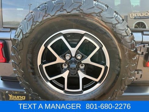 Used 2025 Jeep Wrangler Unlimited Rubicon w/ Convenience Group AWD/4WD image 13