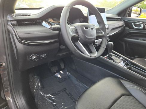 Certified 2024 Jeep Compass Latitude w/ Altitude Special Edition image 23