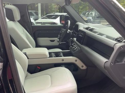 Certified 2025 Land Rover Defender 110 X-Dynamic SE AWD/4WD image 11