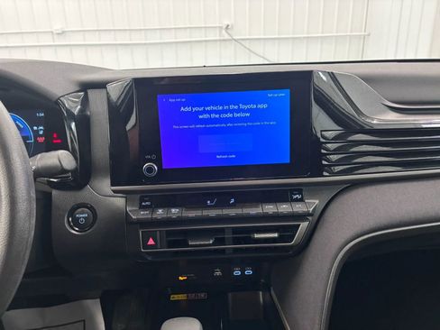 Used 2025 Toyota Camry LE FWD image 40