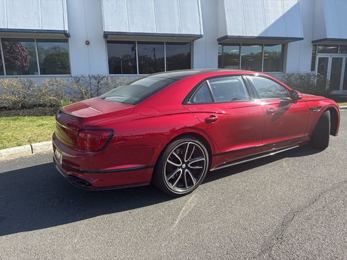 Used 2024 Bentley Flying Spur V8 image 2