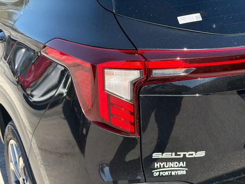 Used 2024 Kia Seltos S image 10