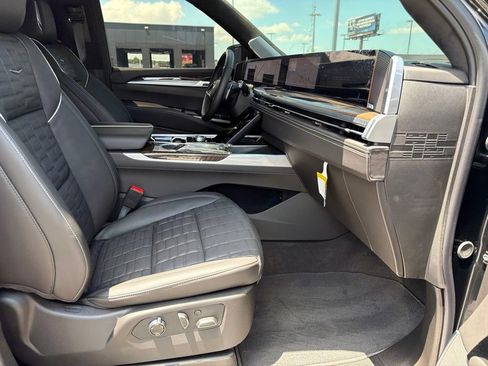 Used 2026 Cadillac Escalade Platinum Sport AWD/4WD image 13