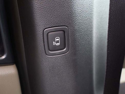 Used 2025 Kia Carnival FWD image 52