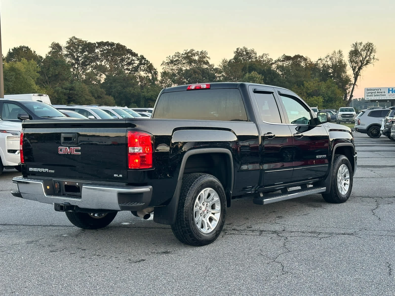 Used 2019 GMC Sierra 1500 SLE w/ SLE Value Package AWD/4WD image 8