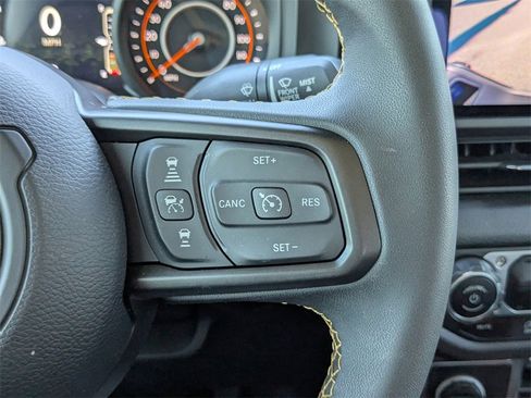 Used 2024 Jeep Gladiator Sport image 22