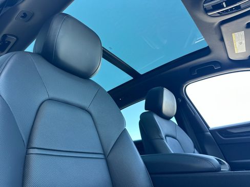 Certified 2022 Porsche Cayenne AWD/4WD image 17