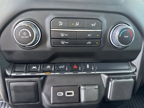 Used 2025 Chevrolet Silverado 1500 Custom image 32