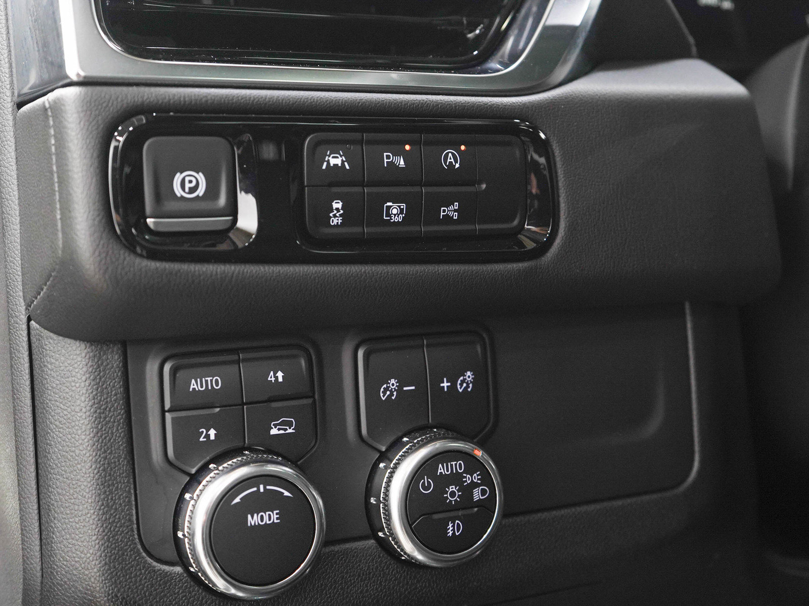 Used 2025 GMC Yukon Denali w/ Sun & Power Step Package AWD/4WD image 28