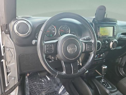 Used 2017 Jeep Wrangler Sahara w/ Connectivity Group image 8