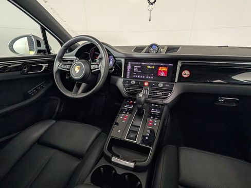Certified 2026 Porsche Macan image 21