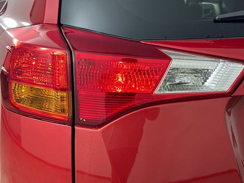 Used 2013 Toyota RAV4 XLE image 39