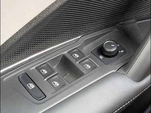 Certified 2025 Volkswagen Tiguan SE R-Line AWD/4WD image 11
