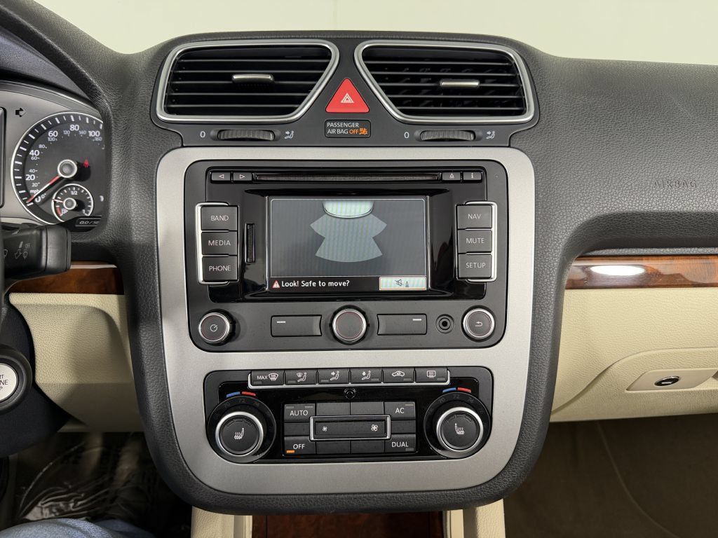 Used 2012 Volkswagen Eos Lux FWD image 43