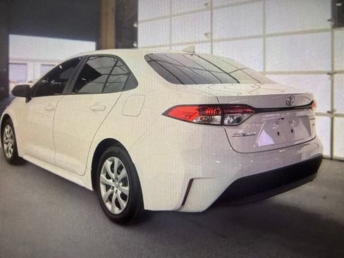 Used 2024 Toyota Corolla LE FWD image 2