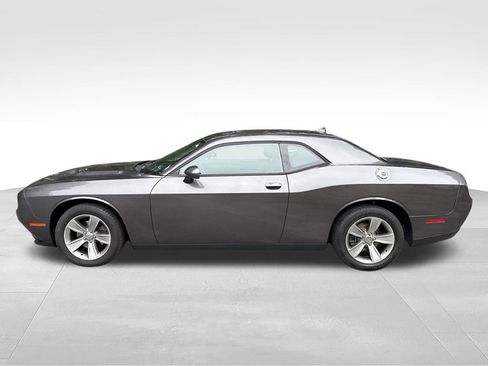 Used 2015 Dodge Challenger SXT w/ Driver Convenience Group RWD image 2