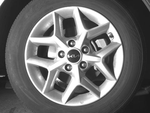 Used 2025 Kia Soul LX w/ LX Technology Package image 13