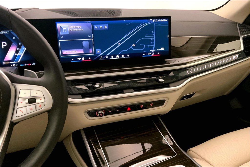 Used 2026 BMW X7 xDrive40i w/ Premium Package AWD/4WD image 5