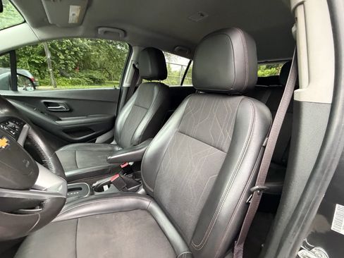 Used 2018 Chevrolet Trax LT w/ LT Convenience Package AWD/4WD image 18
