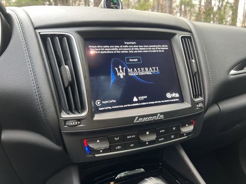 Used 2018 Maserati Levante GranSport image 29