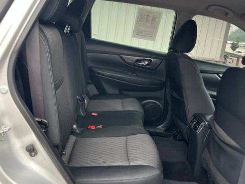 Used 2017 Nissan Rogue SV AWD/4WD image 34
