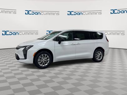 New 2027 Chrysler Pacifica Select w/ Family Tech Group