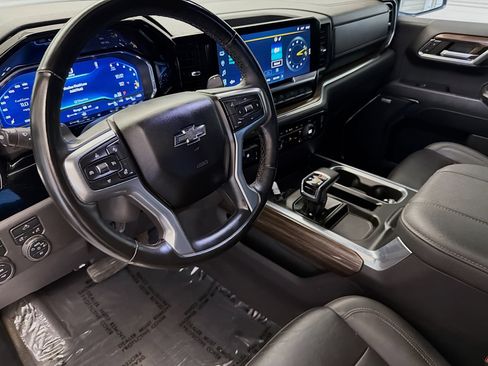 Used 2023 Chevrolet Silverado 1500 LT Trail Boss w/ Convenience Package II AWD/4WD image 7