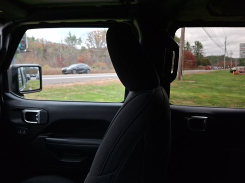 Used 2019 Jeep Wrangler Unlimited Sport S image 17