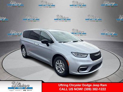 New 2026 Chrysler Pacifica Select