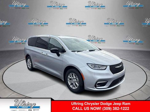 New 2026 Chrysler Pacifica Select FWD image 1