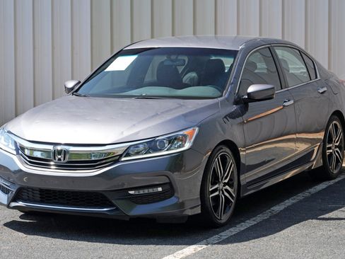 Used 2017 Honda Accord Sport image 41